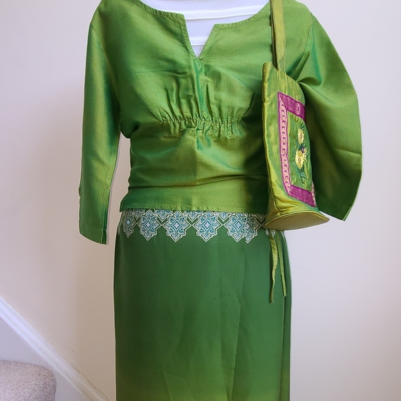 Green Silk Iridescent 3 Piece Top, Wrap Skirt & Bag - Picture 3 of 14